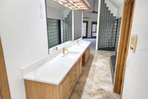 Casa en venta en Palm Harbor, Florida, 4 dormitorios, 387.12 m2 № 2110279 - foto 9