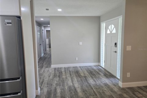 House in Palm Harbor, Florida 3 bedrooms, 220.64 sq.m. № 1824491 - photo 9