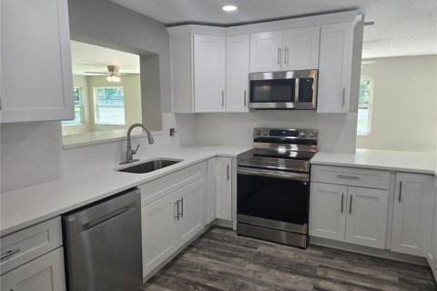 House in Palm Harbor, Florida 3 bedrooms, 220.64 sq.m. № 1824491 - photo 5