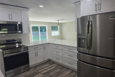 House in Palm Harbor, Florida 3 bedrooms, 220.64 sq.m. № 1824491 - photo 6