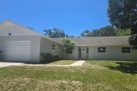 House in Palm Harbor, Florida 3 bedrooms, 220.64 sq.m. № 1824491 - photo 2
