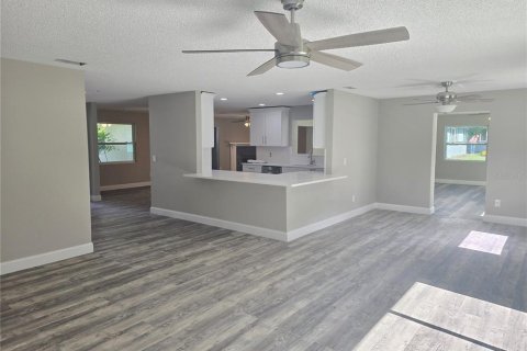 House in Palm Harbor, Florida 3 bedrooms, 220.64 sq.m. № 1824491 - photo 10