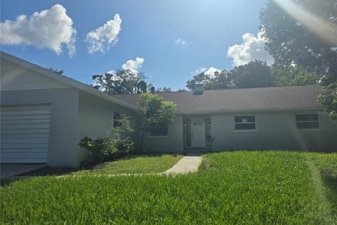 House in Palm Harbor, Florida 3 bedrooms, 220.64 sq.m. № 1824491 - photo 1