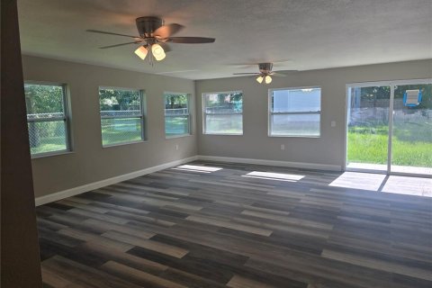 House in Palm Harbor, Florida 3 bedrooms, 220.64 sq.m. № 1824491 - photo 11