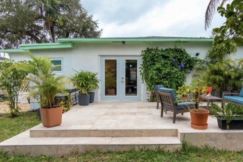 Купить виллу или дом в Майами, Флорида 2 спальни, 116.96м2, № 1941777 - фото 1