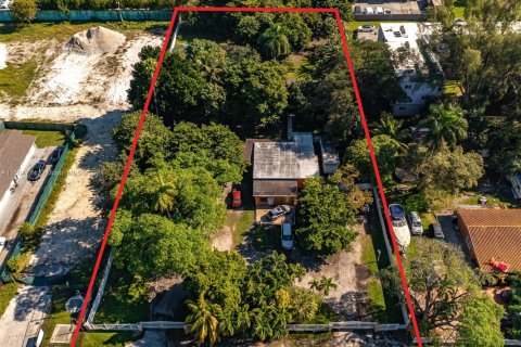 Villa ou maison à vendre à Opa-locka, Floride: 8 chambres, 138.89 m2 № 1940379 - photo 6