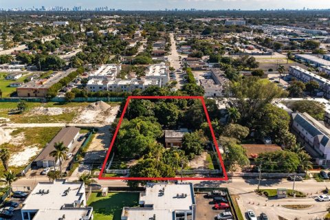 Villa ou maison à vendre à Opa-locka, Floride: 8 chambres, 138.89 m2 № 1940379 - photo 7