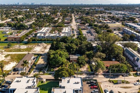 Villa ou maison à vendre à Opa-locka, Floride: 8 chambres, 138.89 m2 № 1940379 - photo 17
