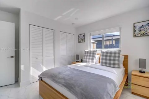 House in Miami, Florida 4 bedrooms, 158.21 sq.m. № 1978817 - photo 18