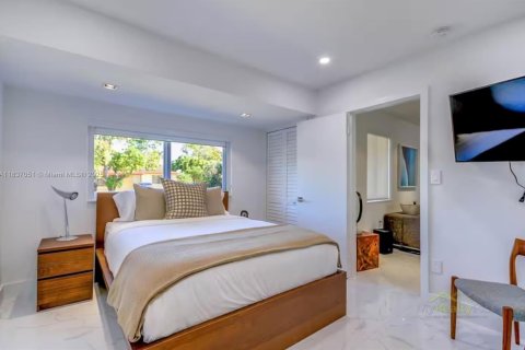 House in Miami, Florida 4 bedrooms, 158.21 sq.m. № 1978817 - photo 17