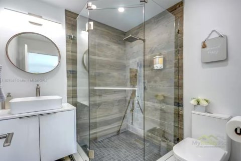 House in Miami, Florida 4 bedrooms, 158.21 sq.m. № 1978817 - photo 22