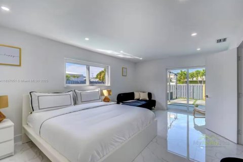 House in Miami, Florida 4 bedrooms, 158.21 sq.m. № 1978817 - photo 15