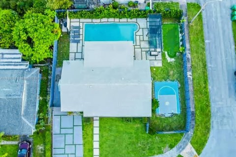House in Miami, Florida 4 bedrooms, 158.21 sq.m. № 1978817 - photo 7