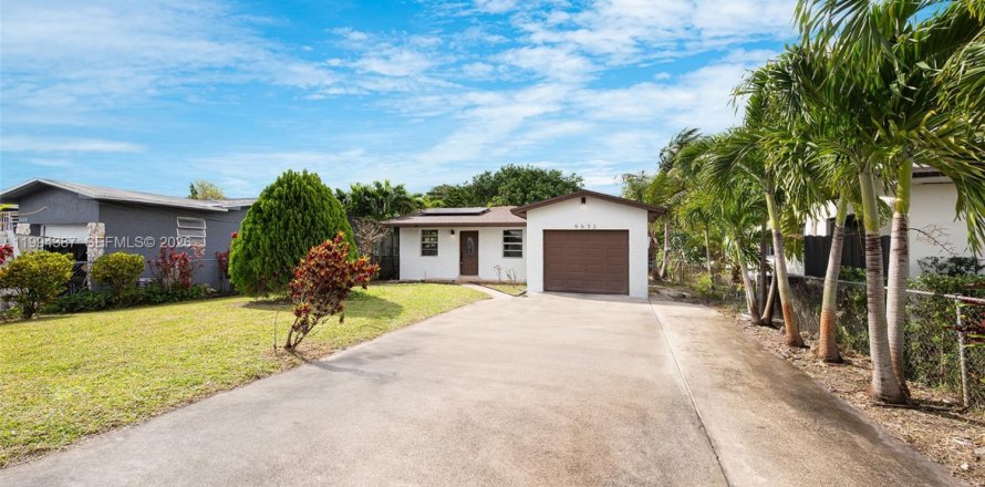 Casa en West Park, Florida 3 dormitorios, 129.97 m2 № 2062820