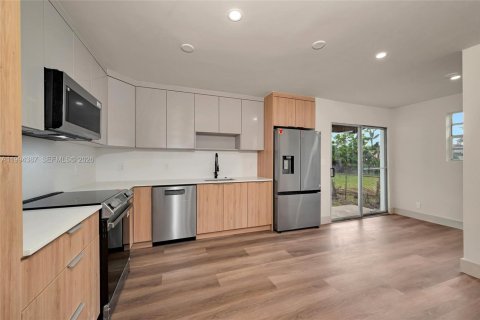 Casa en venta en West Park, Florida, 3 dormitorios, 129.97 m2 № 2062820 - foto 8