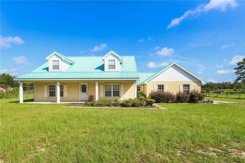 House in Bronson, Florida 3 bedrooms, 187.29 sq.m. № 1842996 - photo 1