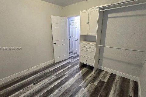 House in Fort Lauderdale, Florida 4 bedrooms, 160.63 sq.m. № 2047238 - photo 12