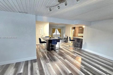 House in Fort Lauderdale, Florida 4 bedrooms, 160.63 sq.m. № 2047238 - photo 8