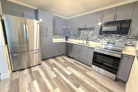 House in Fort Lauderdale, Florida 4 bedrooms, 160.63 sq.m. № 2047238 - photo 6