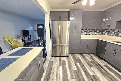 House in Fort Lauderdale, Florida 4 bedrooms, 160.63 sq.m. № 2047238 - photo 3