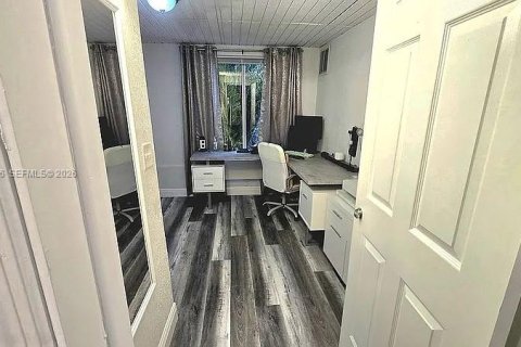 House in Fort Lauderdale, Florida 4 bedrooms, 160.63 sq.m. № 2047238 - photo 15