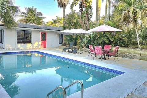 House in Fort Lauderdale, Florida 4 bedrooms, 160.63 sq.m. № 2047238 - photo 25