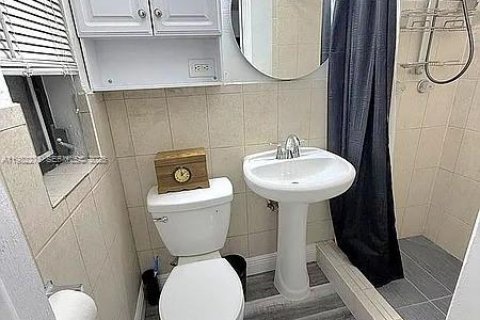 House in Fort Lauderdale, Florida 4 bedrooms, 160.63 sq.m. № 2047238 - photo 13