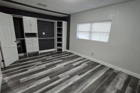 House in Fort Lauderdale, Florida 4 bedrooms, 160.63 sq.m. № 2047238 - photo 11