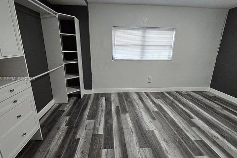 House in Fort Lauderdale, Florida 4 bedrooms, 160.63 sq.m. № 2047238 - photo 17