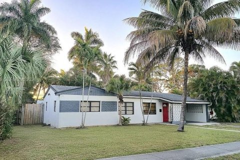 House in Fort Lauderdale, Florida 4 bedrooms, 160.63 sq.m. № 2047238
