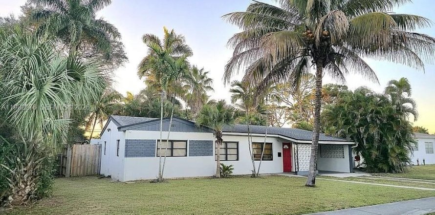 House in Fort Lauderdale, Florida 4 bedrooms, 160.63 sq.m. № 2047238