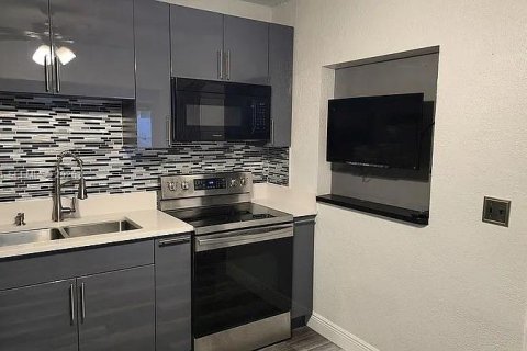 House in Fort Lauderdale, Florida 4 bedrooms, 160.63 sq.m. № 2047238 - photo 5