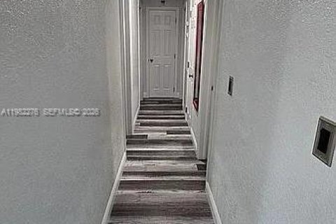 House in Fort Lauderdale, Florida 4 bedrooms, 160.63 sq.m. № 2047238 - photo 27