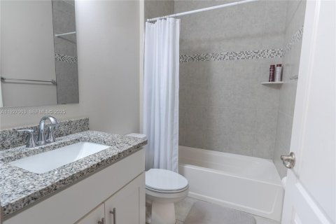 Casa en alquiler en Port St. Lucie, Florida, 3 dormitorios, 150.13 m2 № 1985970 - foto 10