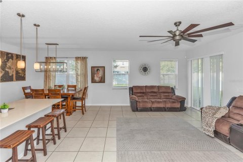 House in Mount Dora, Florida 5 bedrooms, 226.5 sq.m. № 2212207 - photo 4