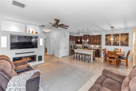 House in Mount Dora, Florida 5 bedrooms, 226.5 sq.m. № 2212207 - photo 9