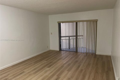 Купить кондоминиум в Дорал, Флорида 1 спальня, 65.96м2, № 1698317 - фото 25