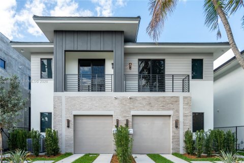 Townhouse in Miami, Florida 4 bedrooms, 270.25 sq.m. № 2185694