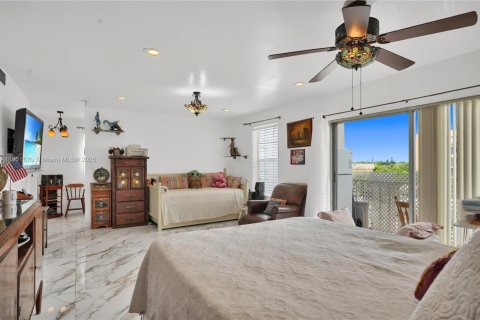 Condo in North Miami Beach, Florida, 4 bedrooms  № 1715446 - photo 21