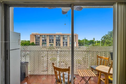 Condo in North Miami Beach, Florida, 4 bedrooms  № 1715446 - photo 22