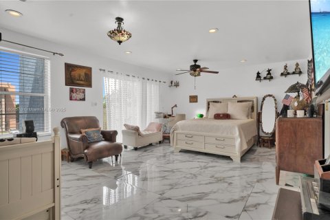 Condo in North Miami Beach, Florida, 4 bedrooms  № 1715446 - photo 6