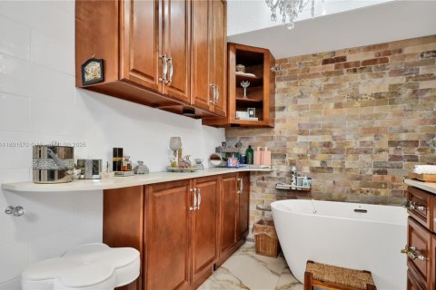 Condo in North Miami Beach, Florida, 4 bedrooms  № 1715446 - photo 29