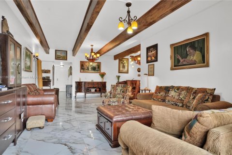 Condo in North Miami Beach, Florida, 4 bedrooms  № 1715446 - photo 14