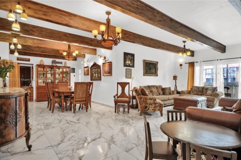 Condo in North Miami Beach, Florida, 4 bedrooms  № 1715446 - photo 1