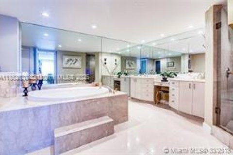 Condominio en alquiler en Hollywood, Florida, 2 dormitorios, 173.54 m2 № 1960244 - foto 10