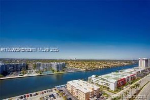 Condominio en alquiler en Hollywood, Florida, 2 dormitorios, 173.54 m2 № 1960244 - foto 16