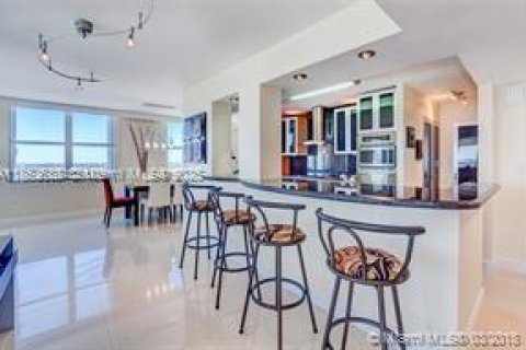 Condominio en alquiler en Hollywood, Florida, 2 dormitorios, 173.54 m2 № 1960244 - foto 3