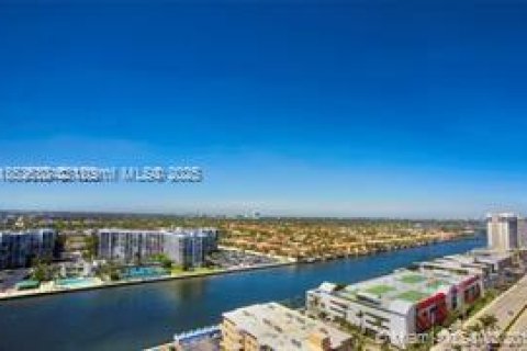 Condominio en alquiler en Hollywood, Florida, 2 dormitorios, 173.54 m2 № 1960244 - foto 13