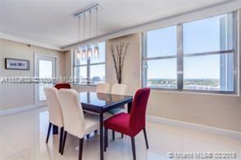 Condominio en alquiler en Hollywood, Florida, 2 dormitorios, 173.54 m2 № 1960244 - foto 5