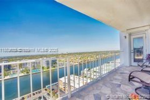 Condominio en alquiler en Hollywood, Florida, 2 dormitorios, 173.54 m2 № 1960244 - foto 14